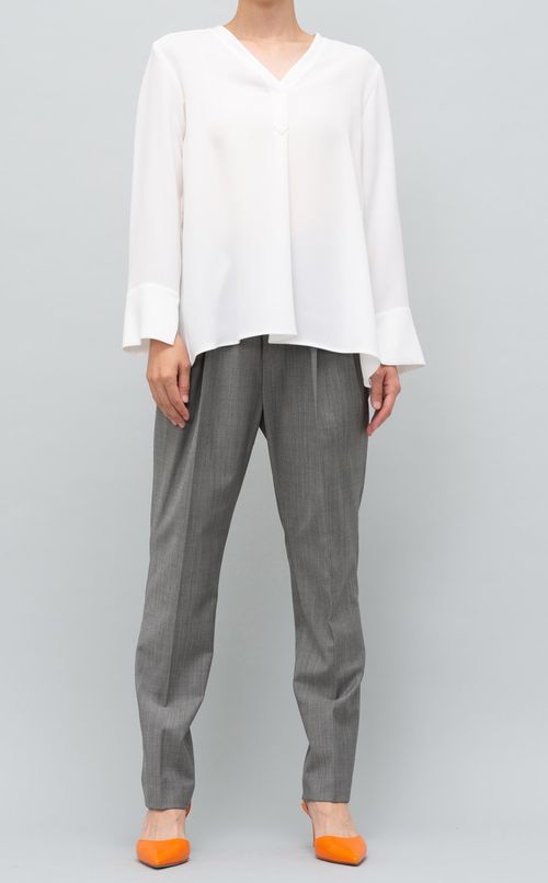 Vネックフレアブラウス