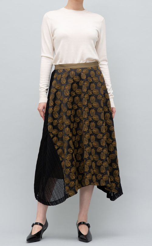 フラワー刺繍ドレープスカート