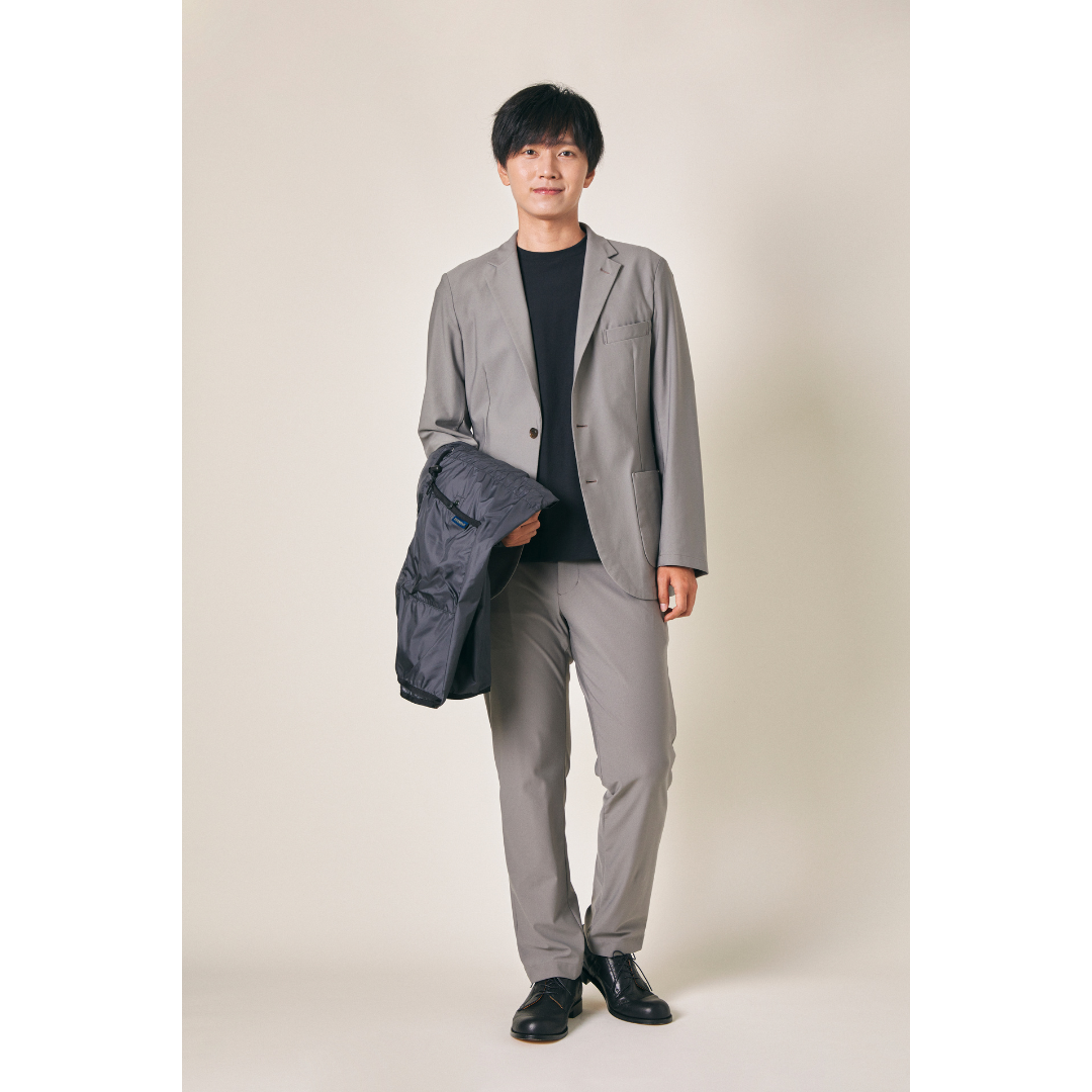 ベージュセットアップの11月のおすすめ通勤コーデ