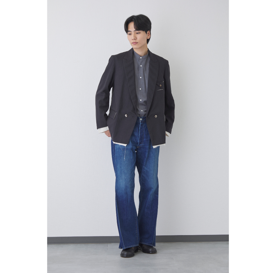 ジャケット×デニムパンツの11月におすすめのデートコーデ