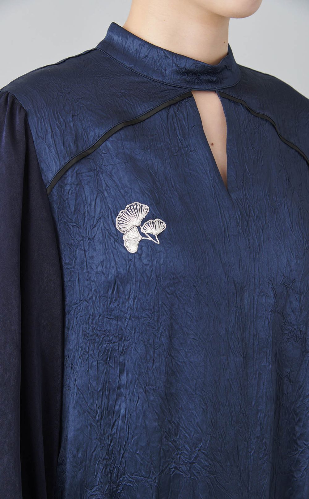 金駒刺繍レイヤードドレス