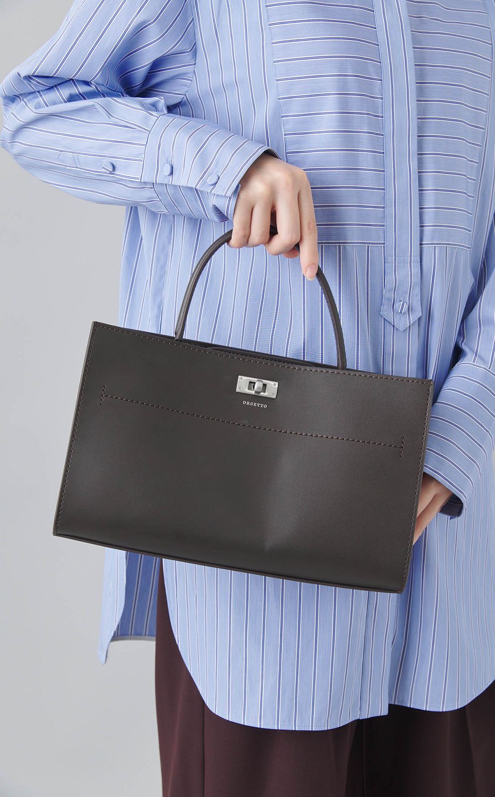 レザースクエアショルダーバッグ