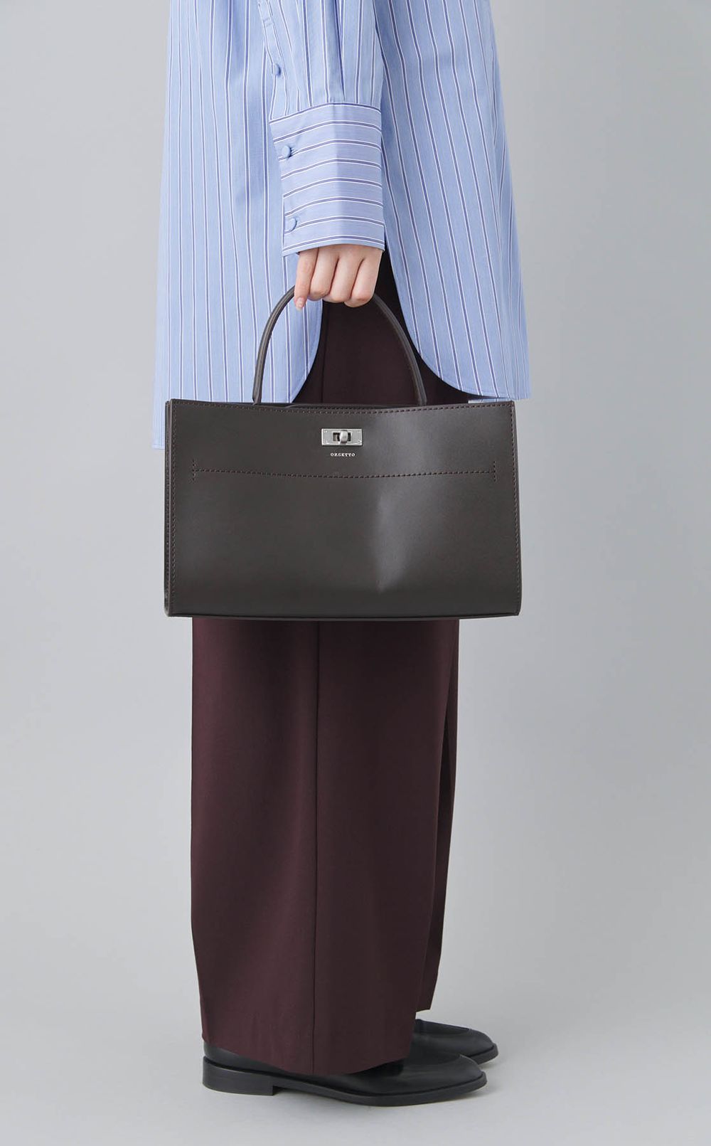 レザースクエアショルダーバッグ