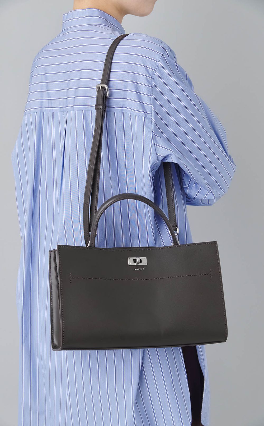 レザースクエアショルダーバッグ