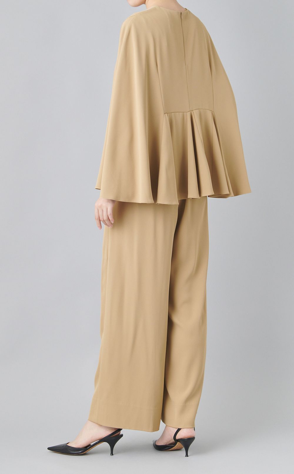 ケープパンツセットアップ
