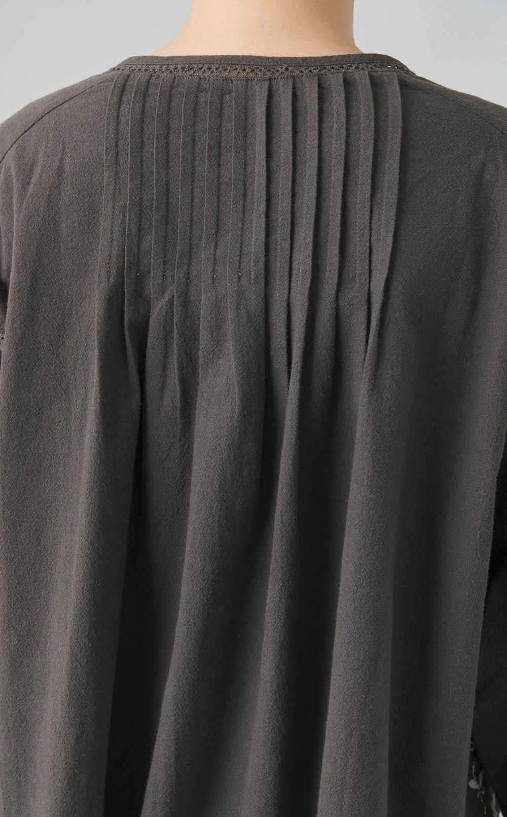 コットンエンブロイダリーブラウス