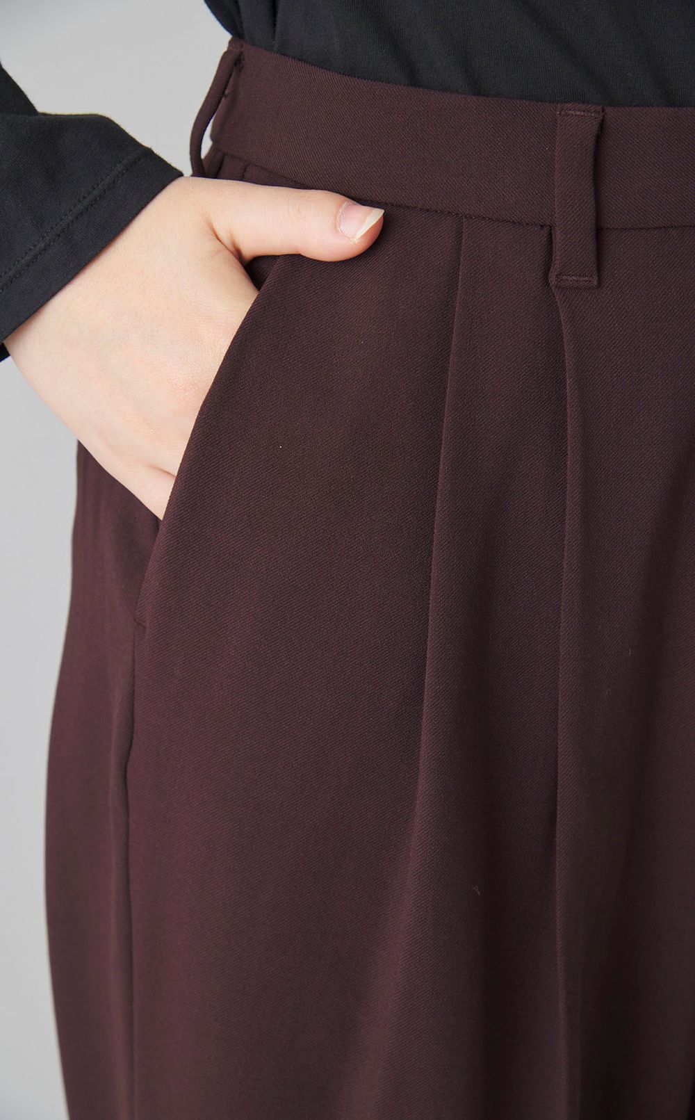 ワイドシルエットタックパンツ