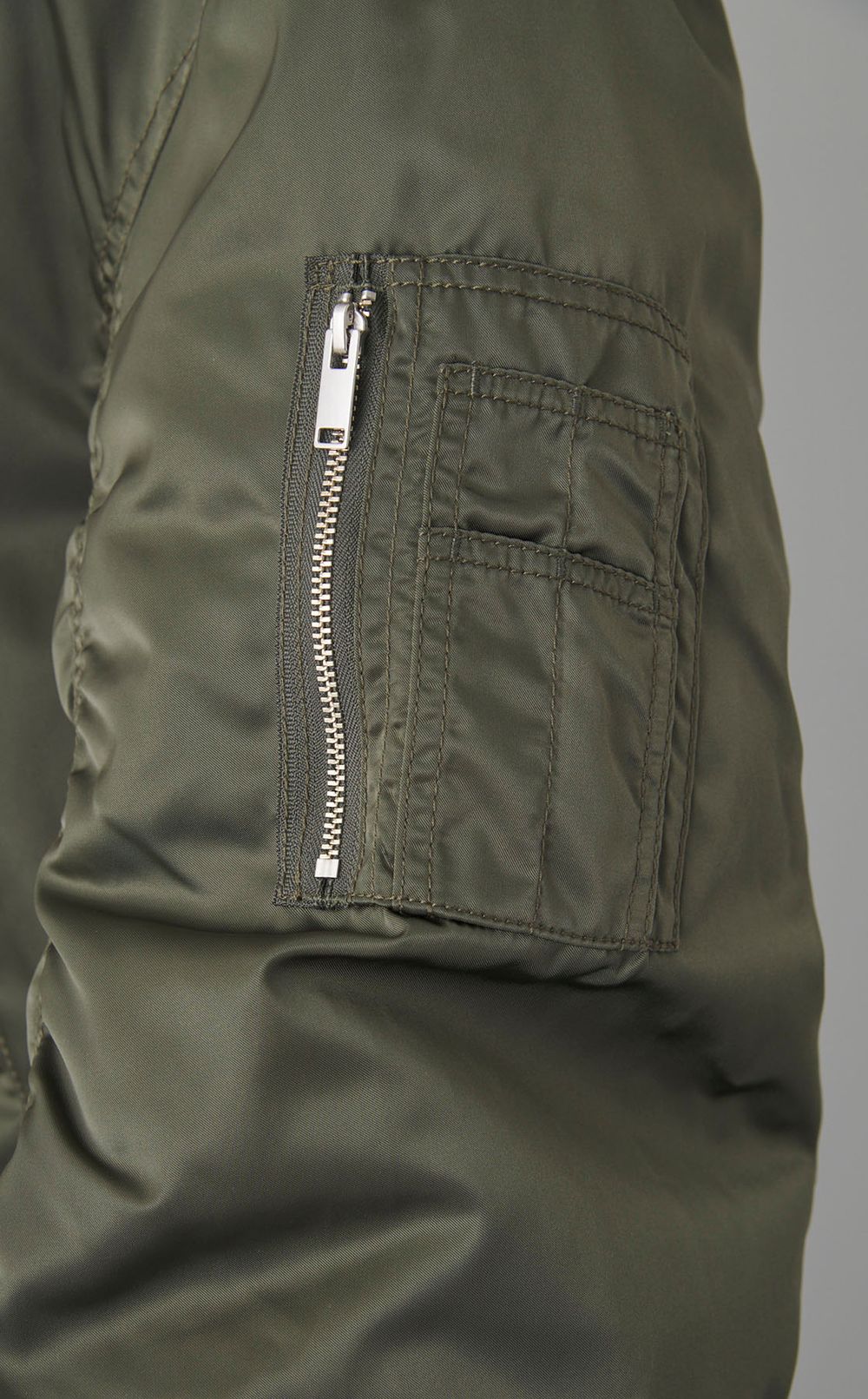 ナイロンフライトボリュームブルゾン