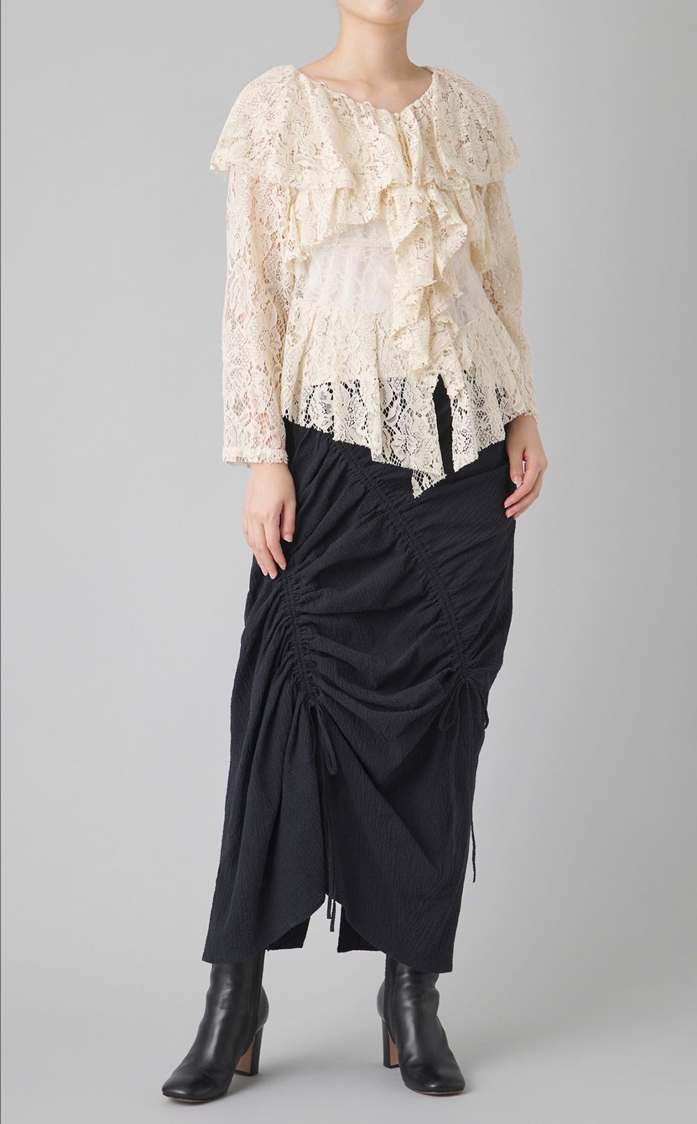 ラッフルレースブラウス