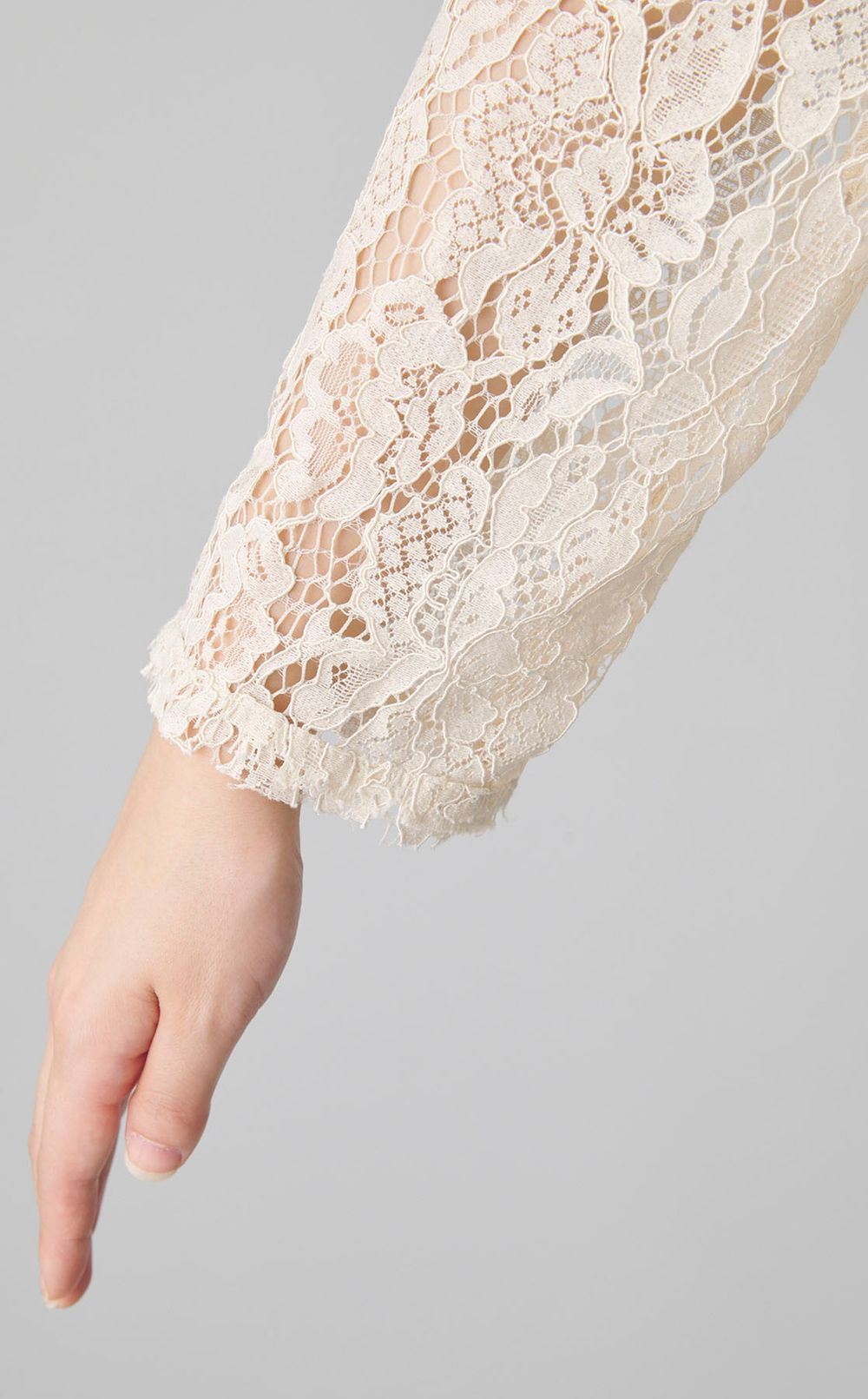 ラッフルレースブラウス