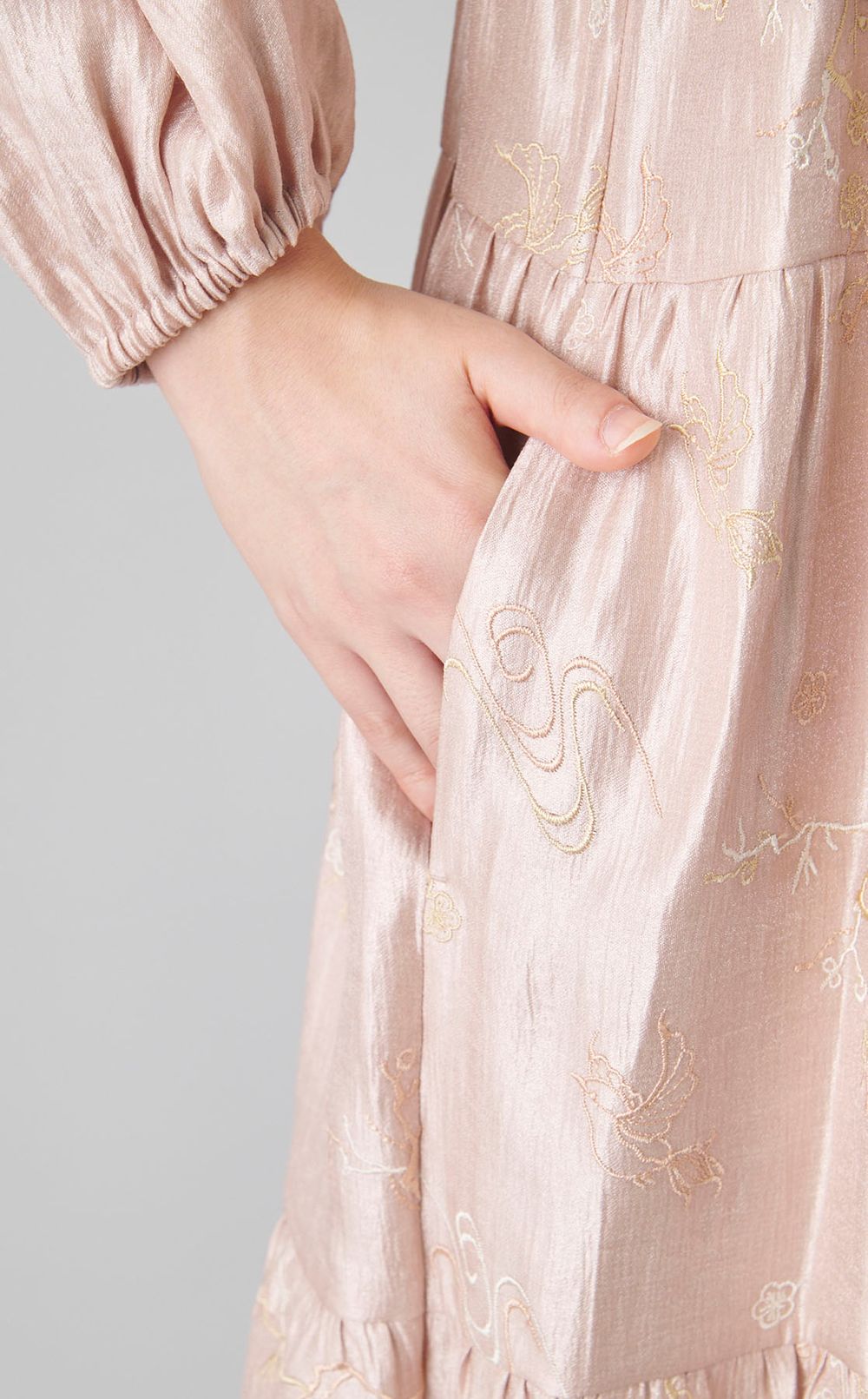 エンブロイダリーティアードワンピース