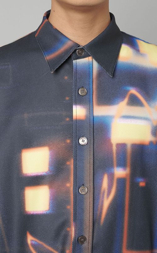 グラフィックプリントシャツ