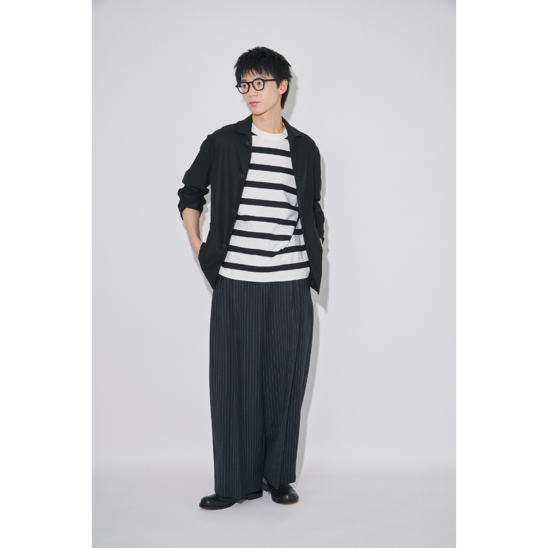 黒のシャツジャケット×ストライプワイドパンツの最高気温20度におすすめのメンズコーデ