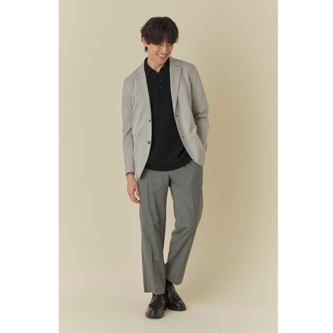 グレージャケット×グレースラックスの最低気温20度におすすめのメンズコーデ