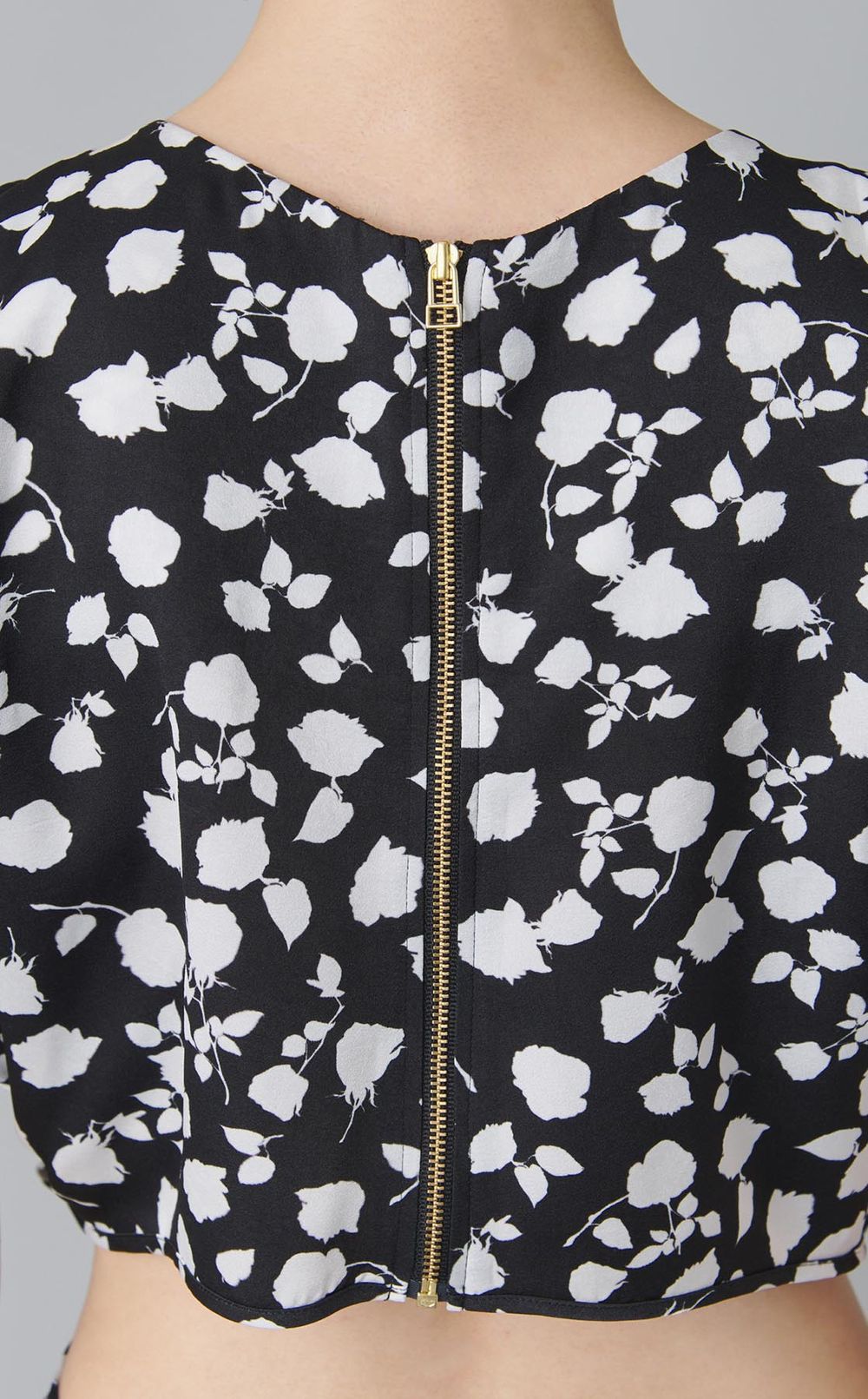 バックオープンフラワープリントワンピース