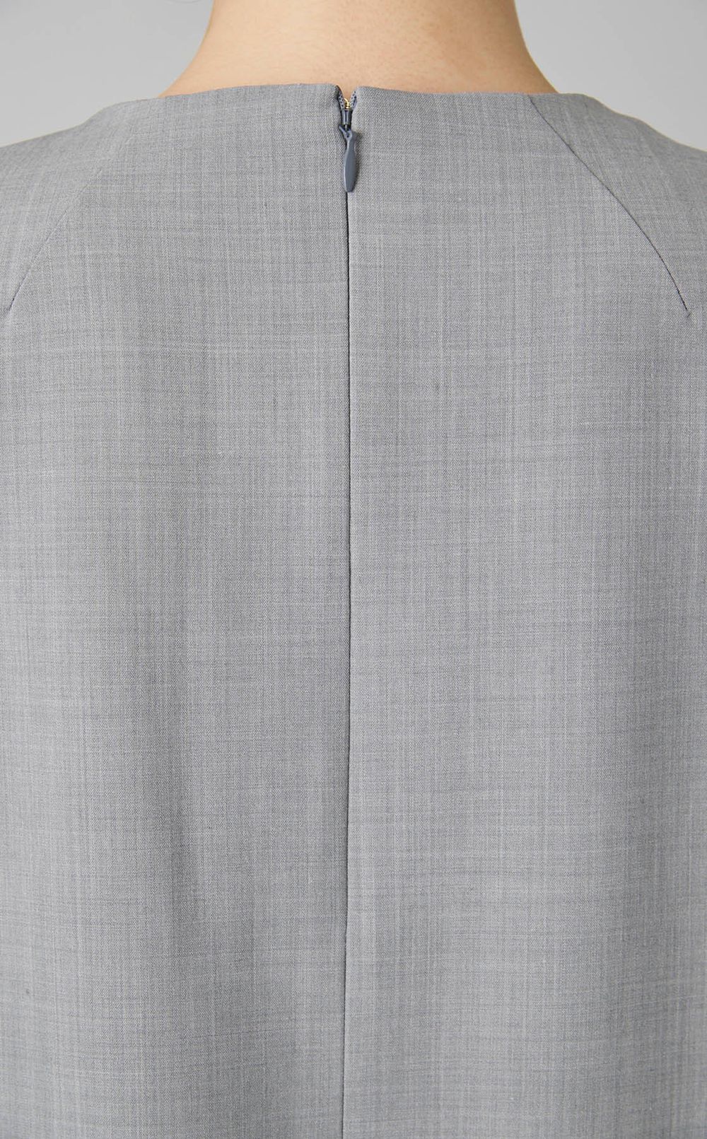 パネルラインプルオーバートップス