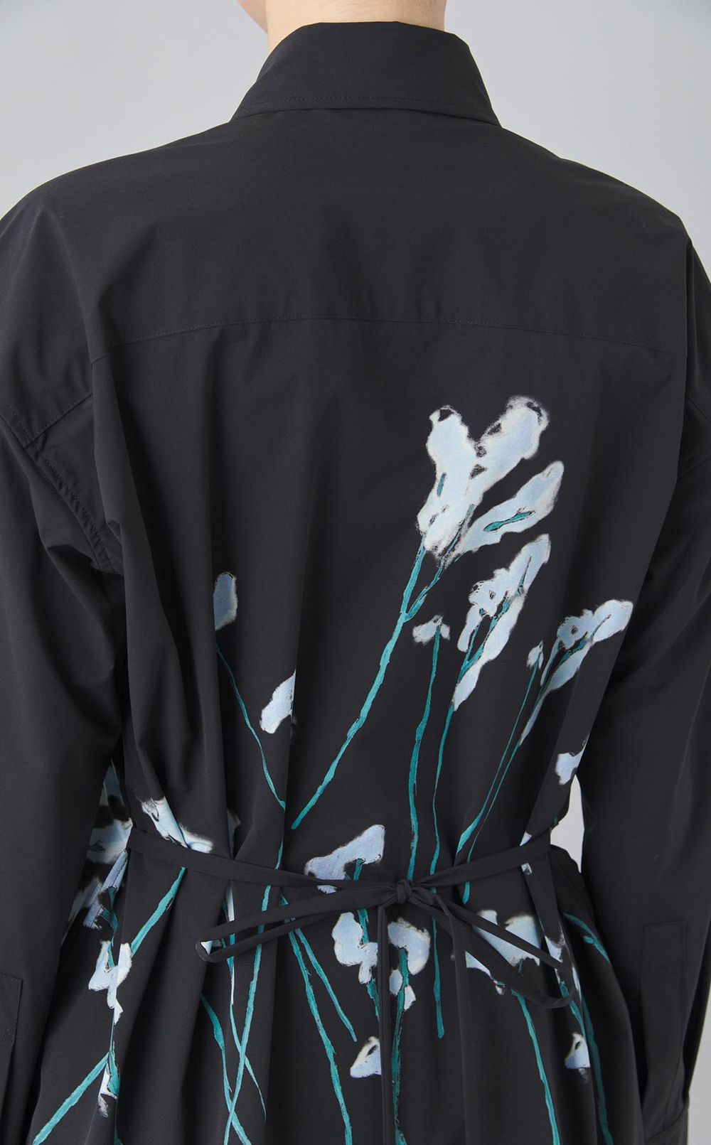 フラワープリントバックストラップシャツ