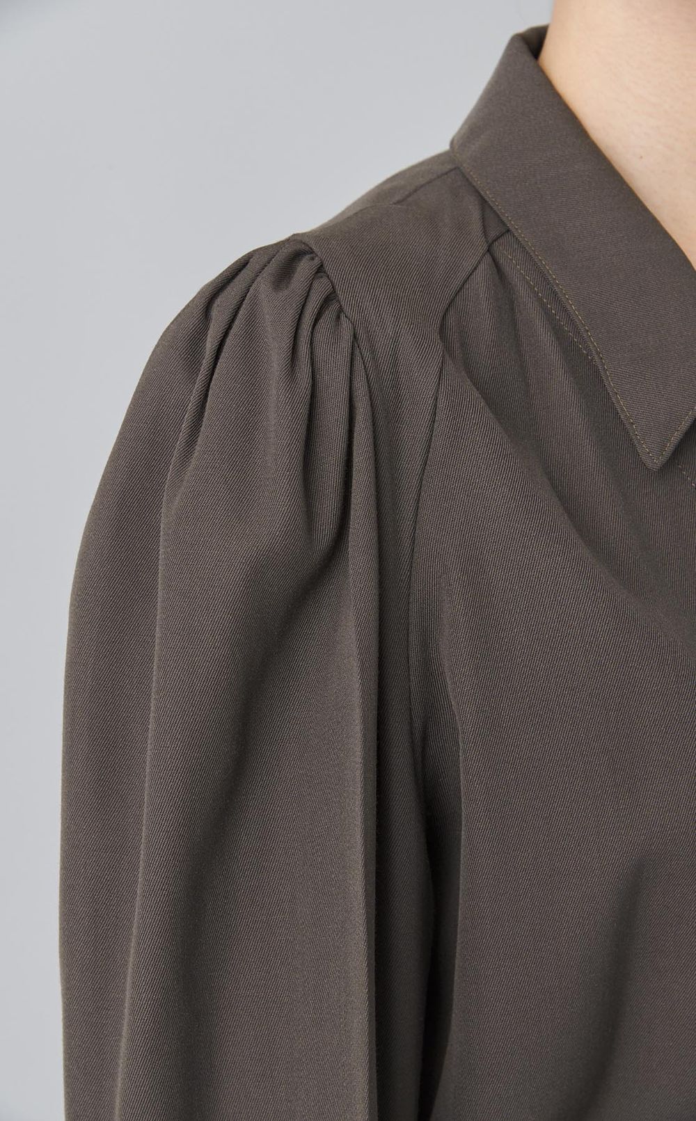 パフスリーブバックギャザーワンピース