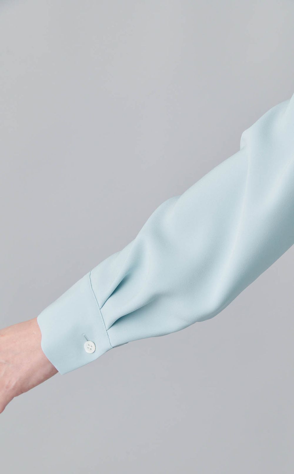 ワイドボウタイドレープブラウス