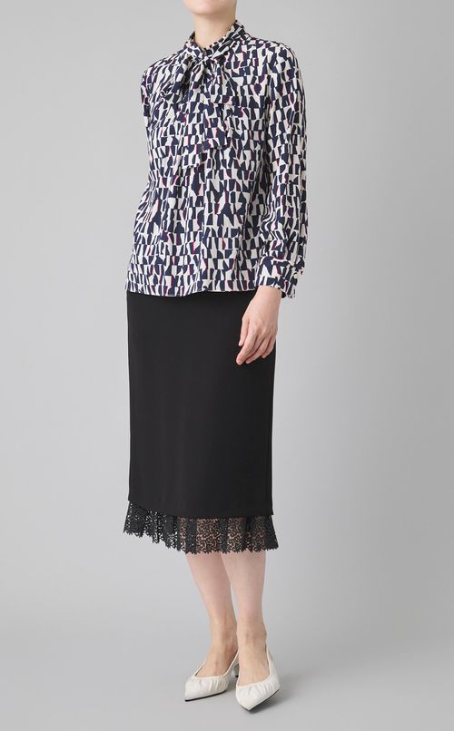 レースレイヤードセミタイトスカート