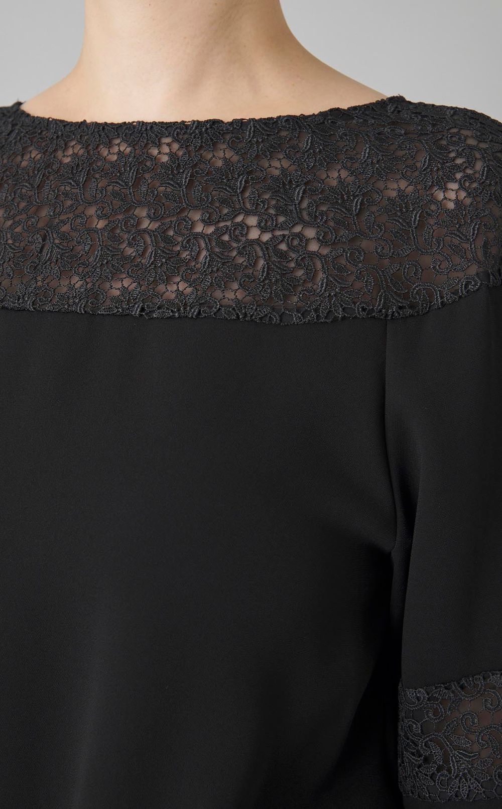 レースドッキングブラウス