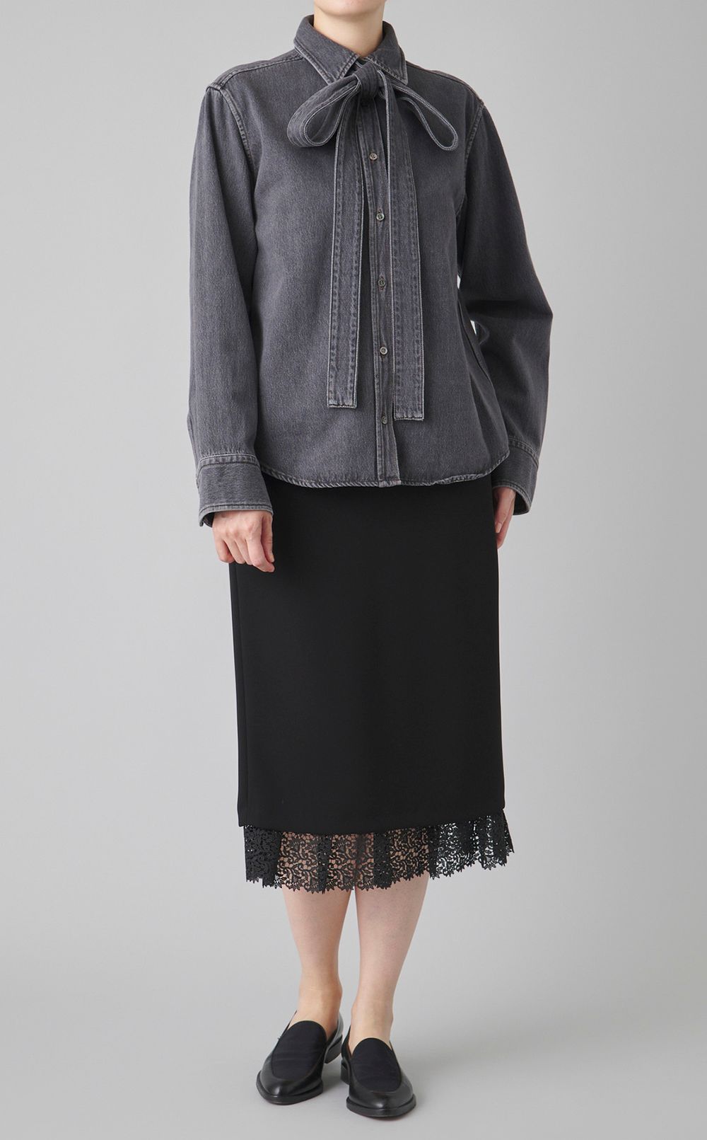 ボウタイ付きシャツカラーデニムシャツ