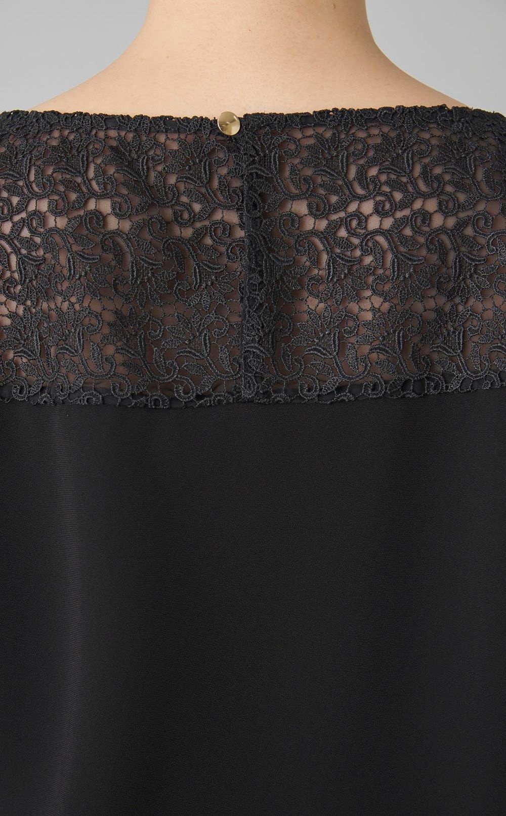 レースドッキングブラウス