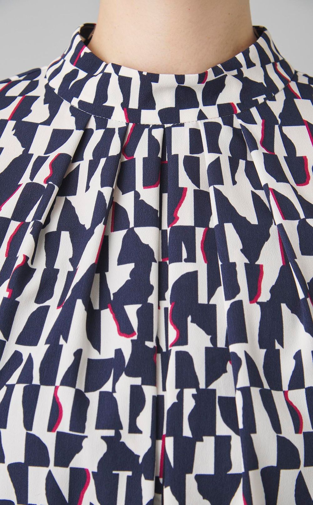 ジノリプリントボウタイブラウス