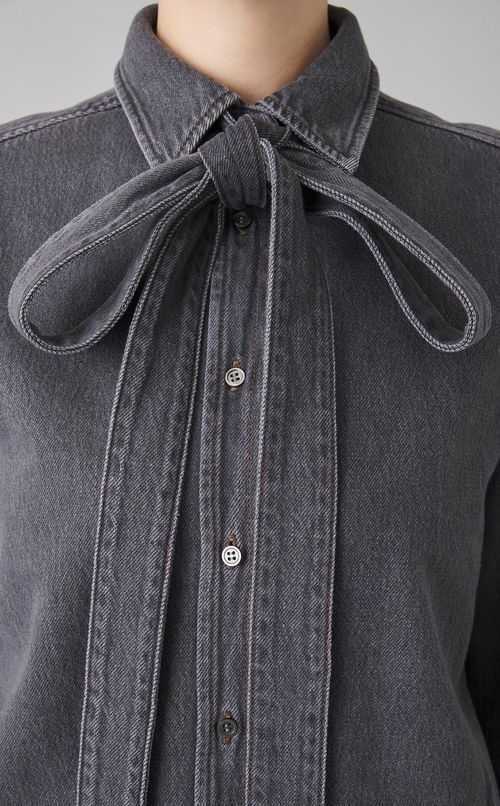 ボウタイ付きシャツカラーデニムシャツ