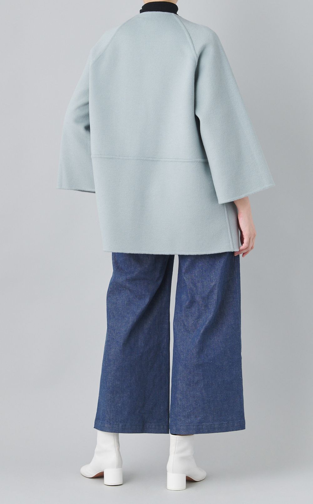 ノーカラーミドルリバーコート