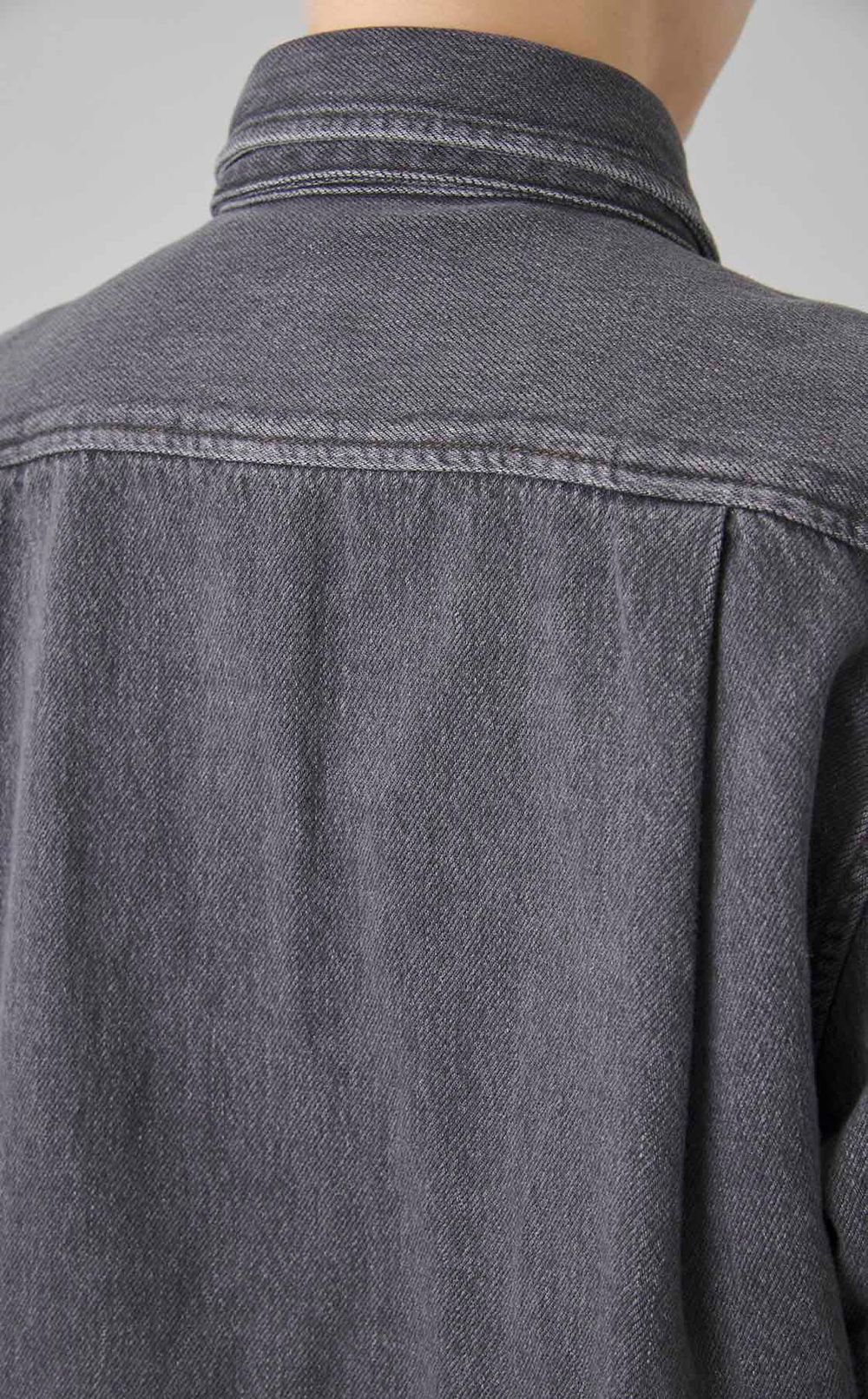 ボウタイ付きシャツカラーデニムシャツ