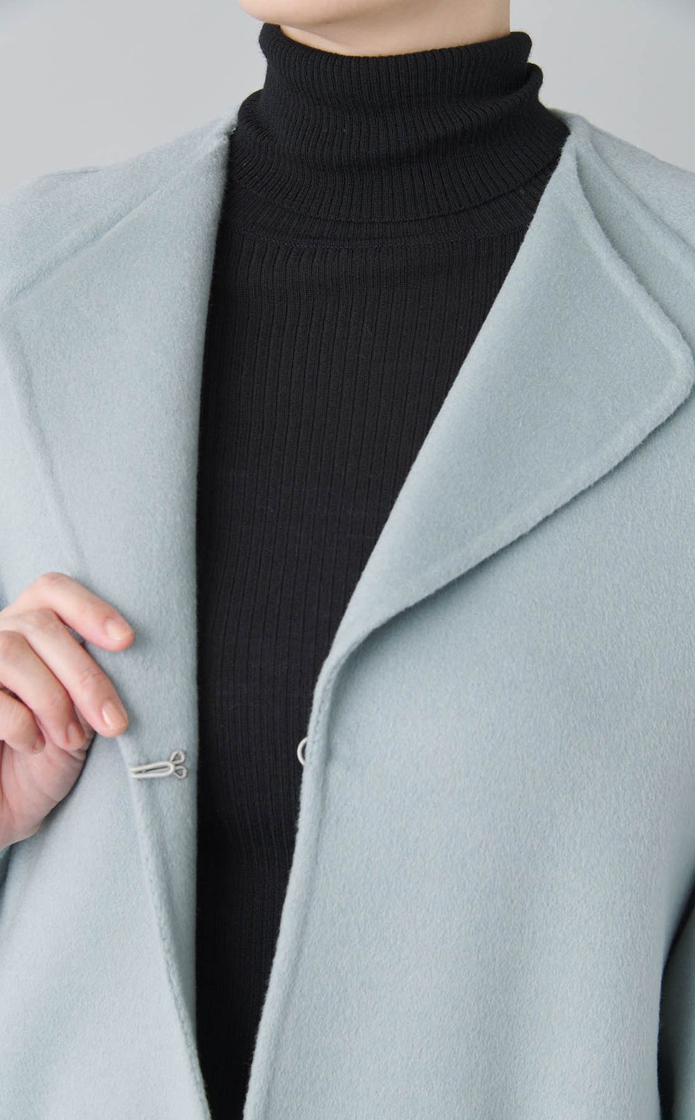 ノーカラーミドルリバーコート