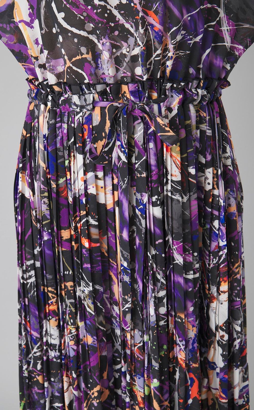 アブストラクトプリントプリーツワンピース