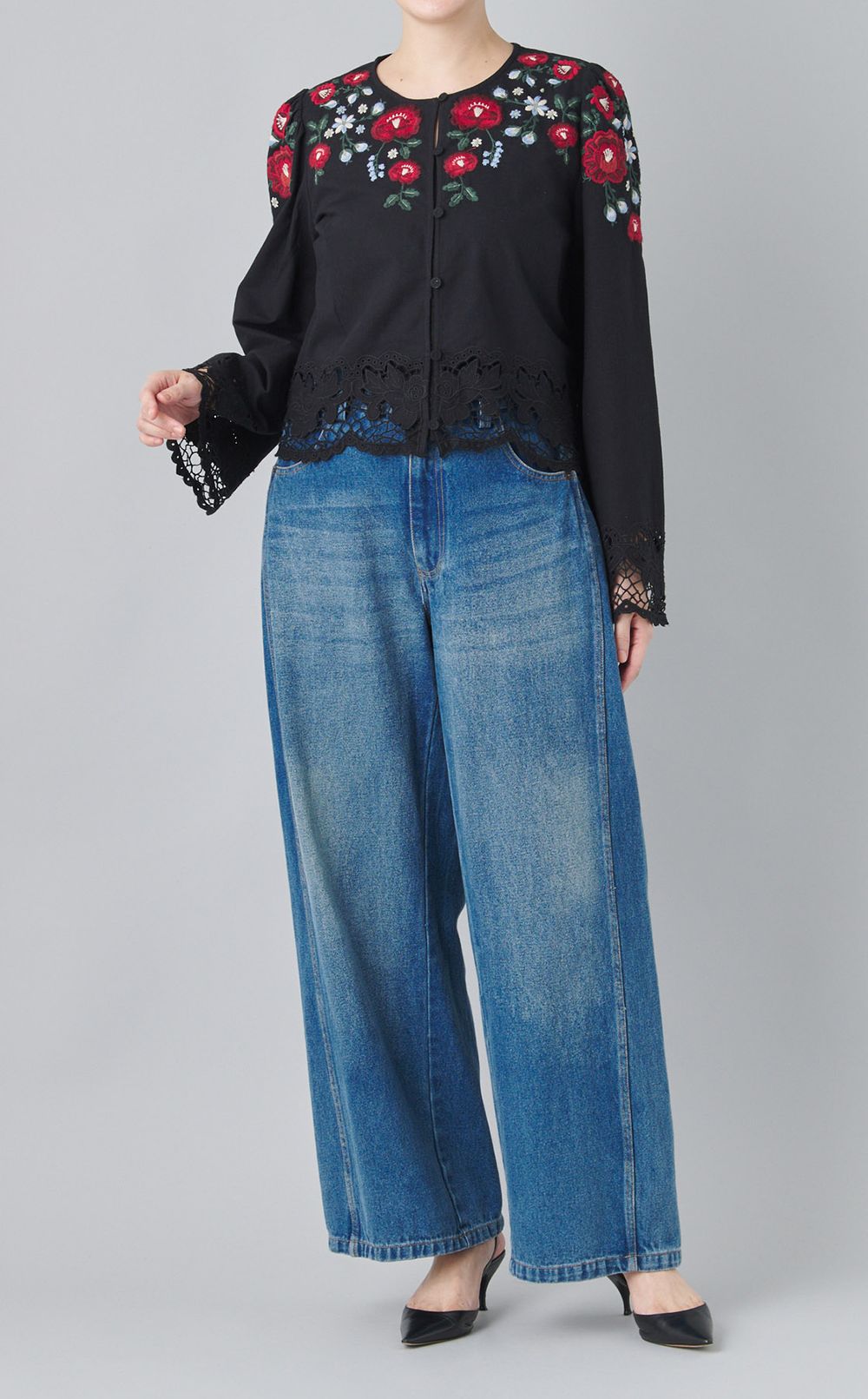 エンブロイダリーノーカラージャケット