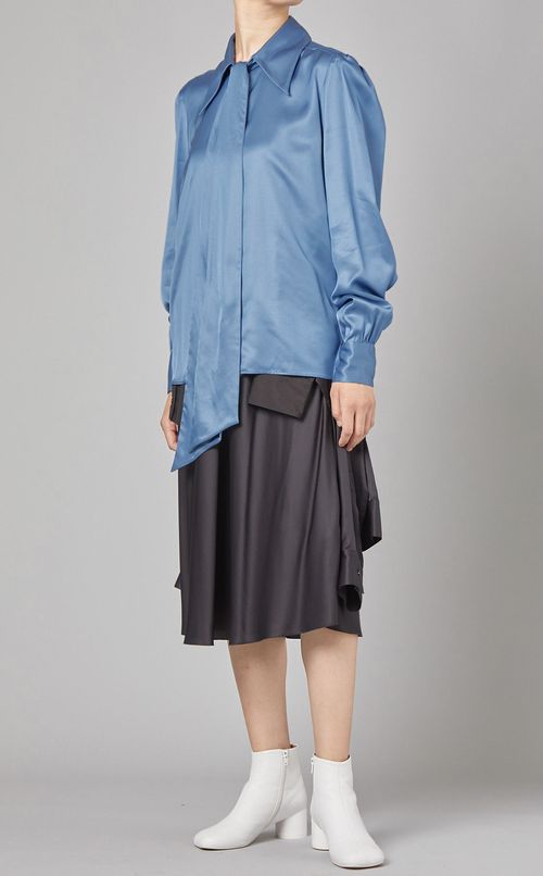 ボウタイサテンブラウス