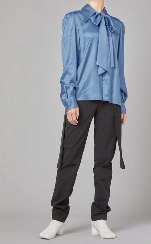 ボウタイサテンブラウス