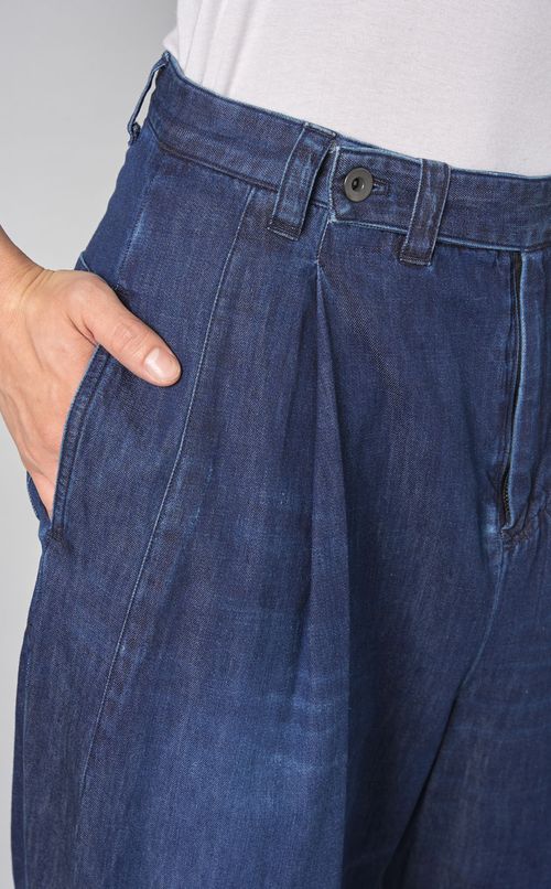 デニムタックテーパードパンツ