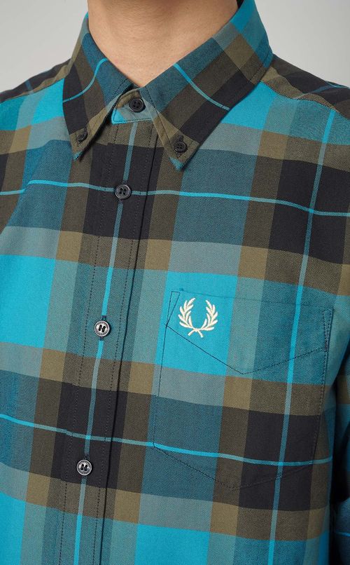 タータンチェックシャツ