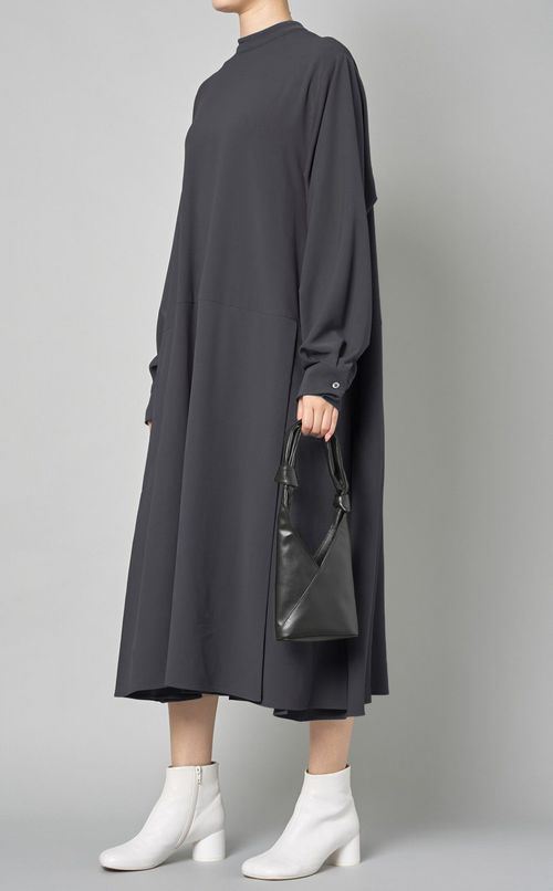 ハイネックAラインミディワンピース