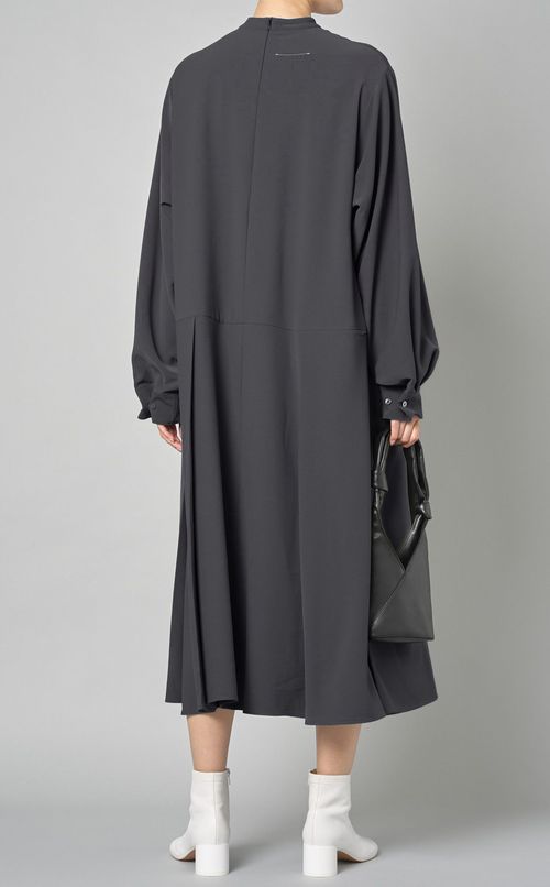 ハイネックAラインミディワンピース