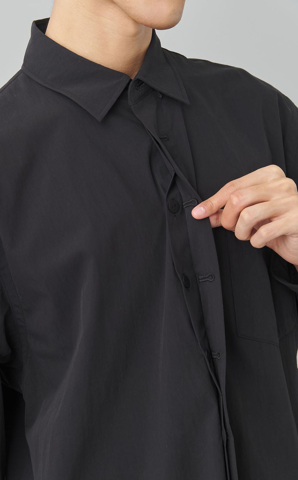 ボタンホールシャツ