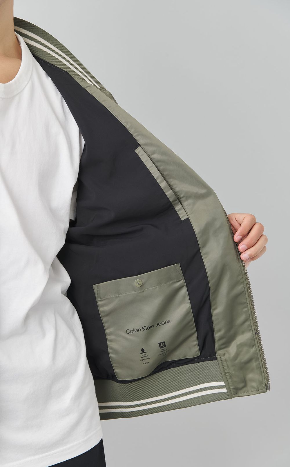 フロントロゴボンバージャケット