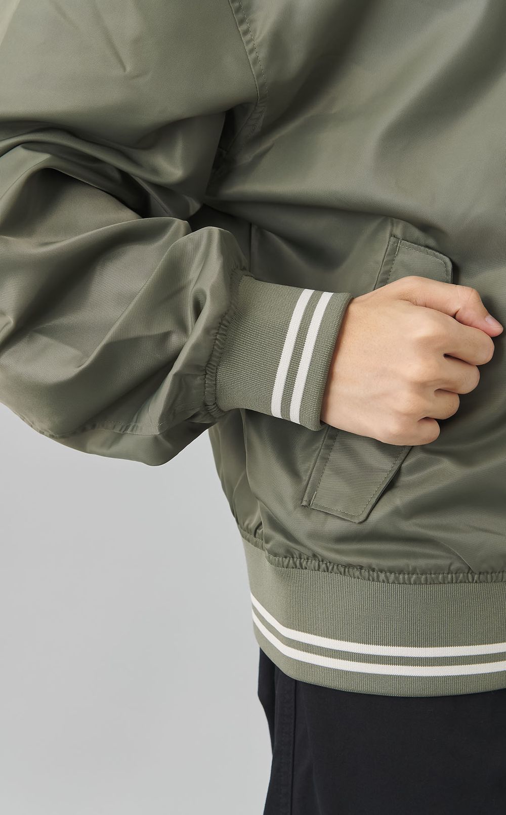 フロントロゴボンバージャケット