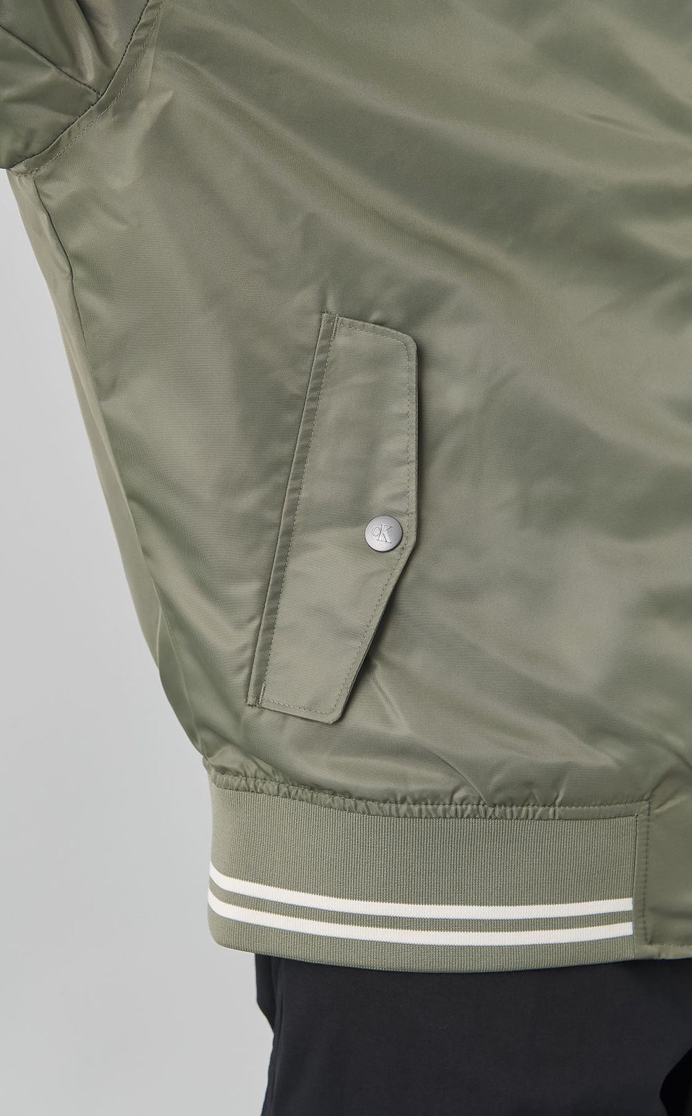 フロントロゴボンバージャケット