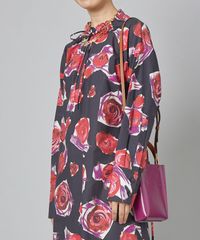 ロゴチャームネックレス