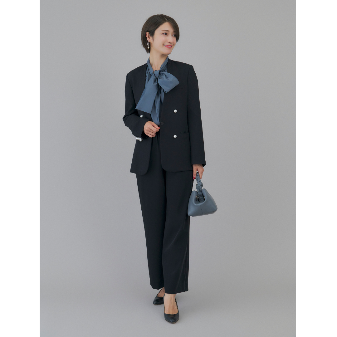 ネイビーセットアップ×フリルブラウスの七五三ママコーデ