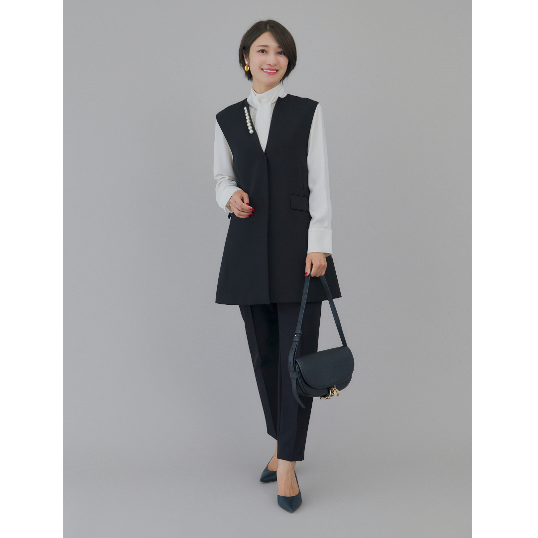 ブラックのジレセットアップの七五三ママコーデ