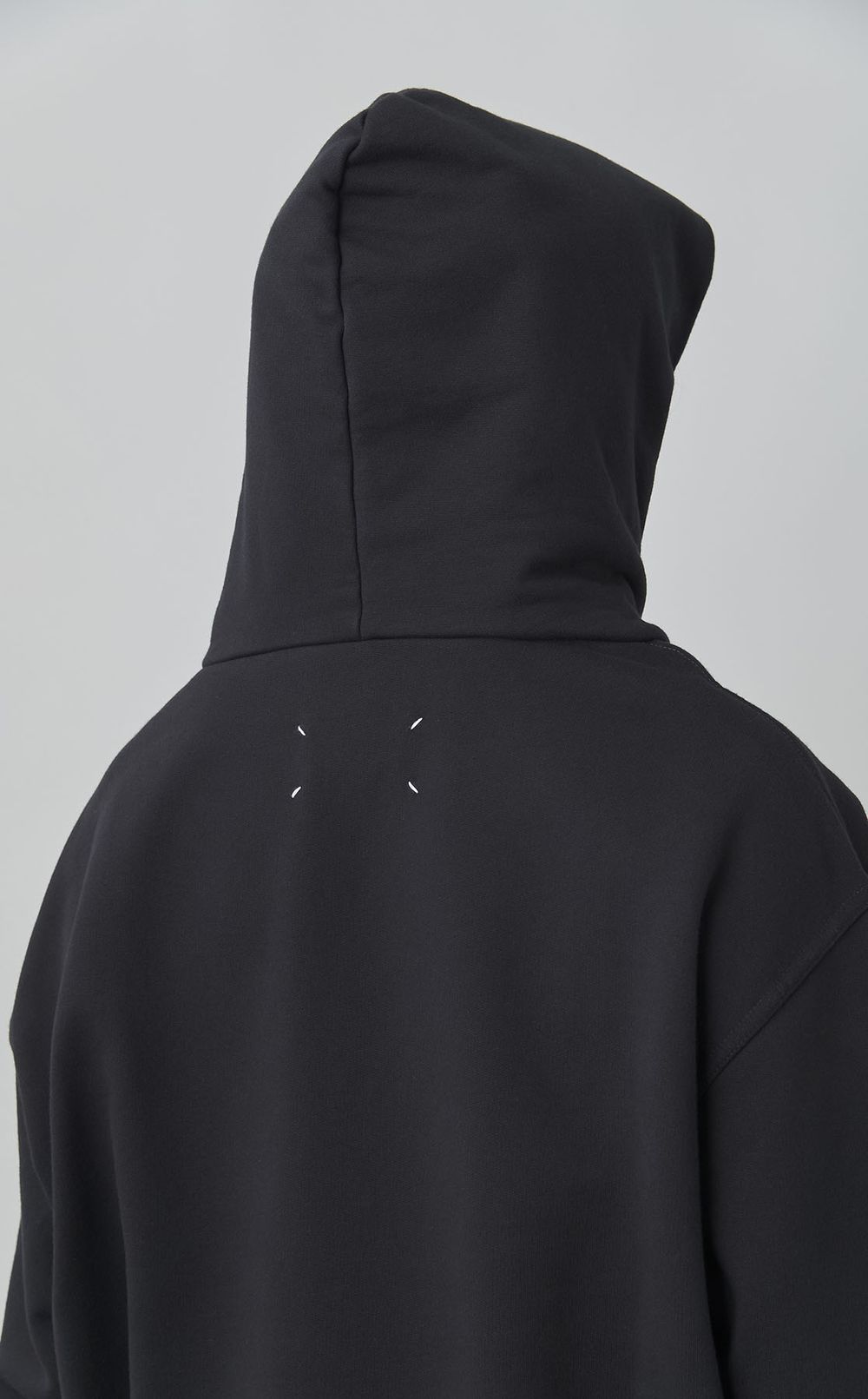 ロゴフード付プルオーバー