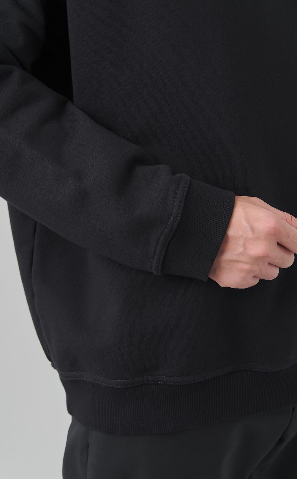 ロゴフード付プルオーバー