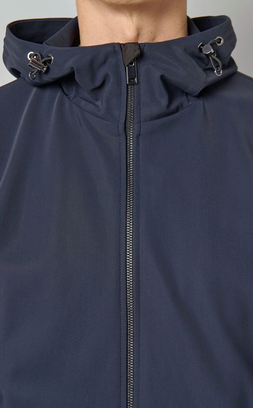 プレシジョンポンチフードジャケット